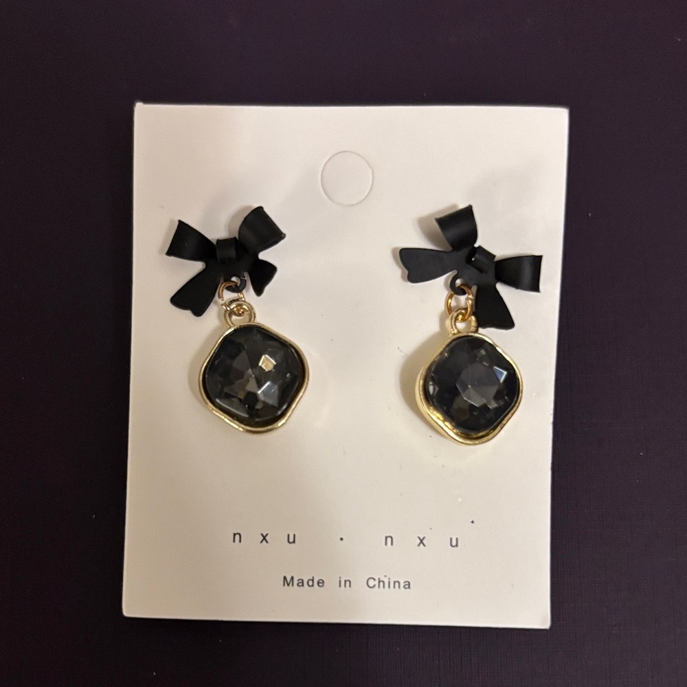 nxu·nxu Chic Black Bow & Faceted Smokey Crystal Drop Earrings - Picture 1 of 1